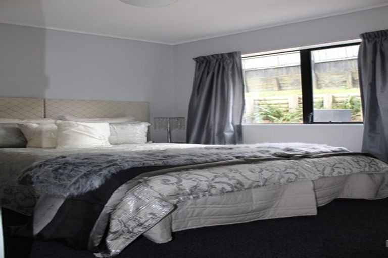 Photo of property in 1/17 Kupari Place, Totara Vale, Auckland, 0629