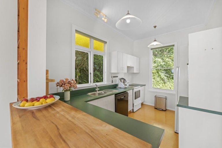 Photo of property in 10 Kilgour Street, Roseneath, Port Chalmers, 9023