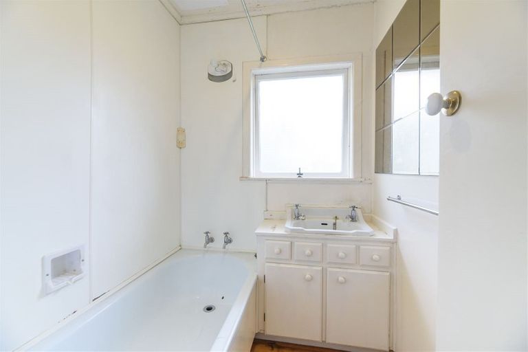 Photo of property in 2/49 Corunna Road, Milford, Auckland, 0620