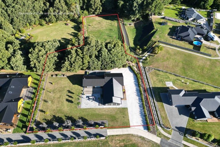 Photo of property in 12 Lancewood Way, Kinloch, Taupo, 3377