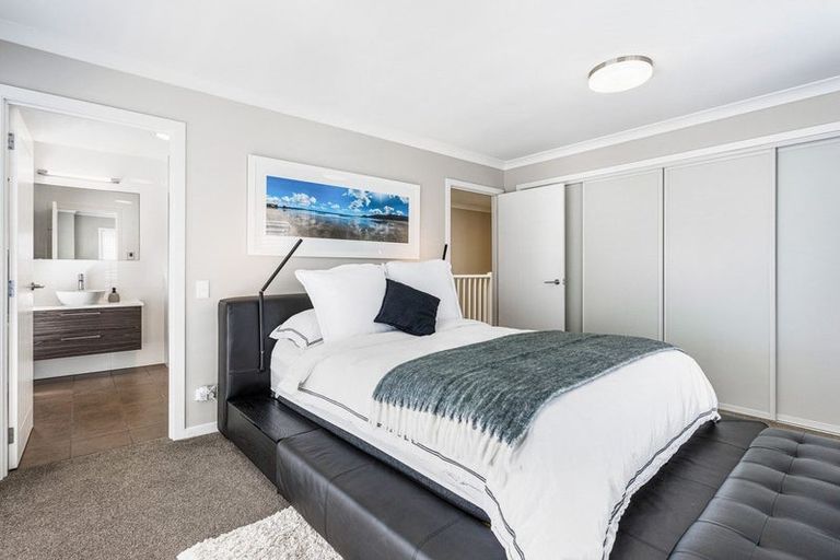 Photo of property in 132 Landmark Terrace, Orewa, 0931