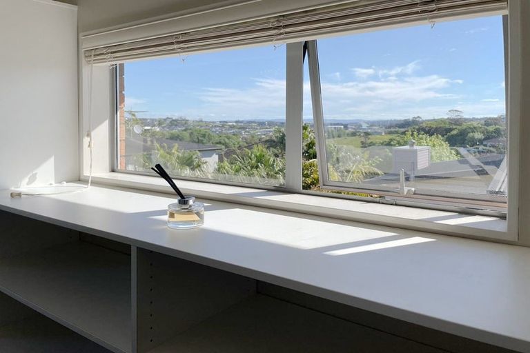 Photo of property in 6 Springvale Drive, Fairview Heights, Auckland, 0632