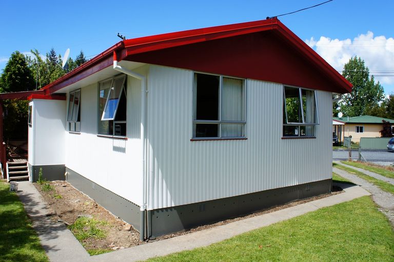 Photo of property in 16 Rata Road, Twizel, 7901