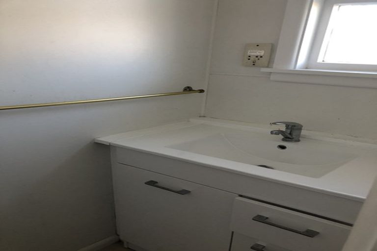 Photo of property in 2/3 Juniper Place, Burnside, Christchurch, 8053