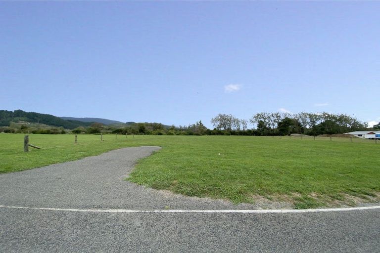 Photo of property in 17 Riverside Drive, Ohau, 5570