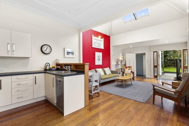 Photo of property in 18 Milton Street, Berhampore, Wellington, 6023