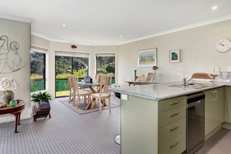 Photo of property in 13 Greenstone Place, Aotea, Porirua, 5024