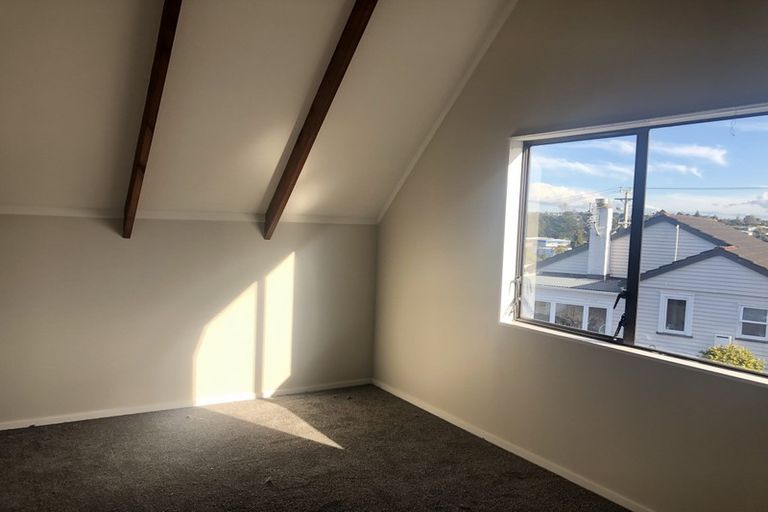 Photo of property in 1/92 Target Road, Totara Vale, Auckland, 0629