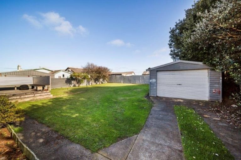 Photo of property in 53 Burns Street, Hawera, 4610
