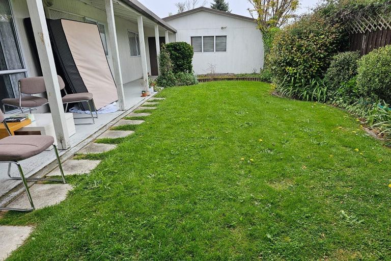 Photo of property in 21 Honeysuckle Place, Northcote, Christchurch, 8052