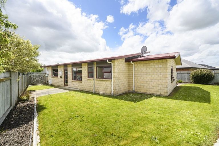 Photo of property in 40 Geneva Terrace, Kelvin Grove, Palmerston North, 4414