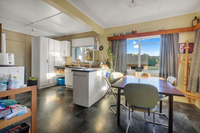 Photo of property in 38 Tipahi Street, Nelson South, Nelson, 7010