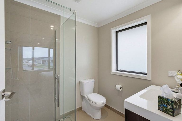 Photo of property in 35 Waipunahau Road, Waikanae, 5036