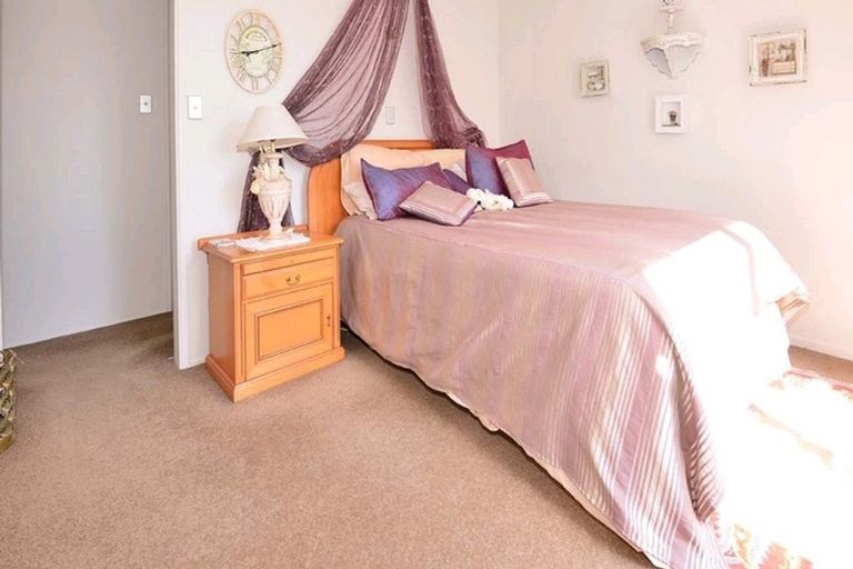 Photo of property in 1/612 Beach Road, Browns Bay, Auckland, 0630