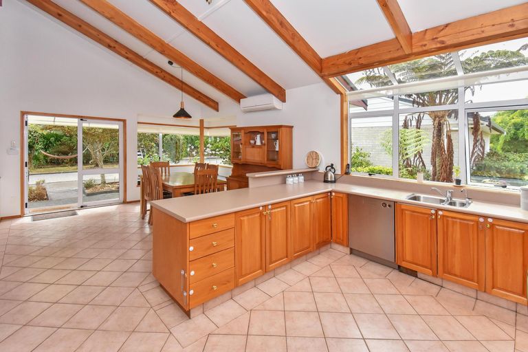 Photo of property in 72 Kauri View Road, Opaheke, Papakura, 2584