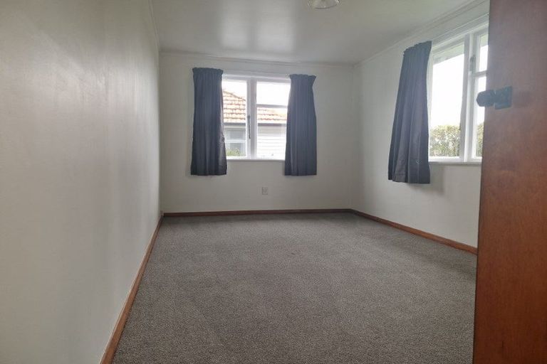 Photo of property in 2/54 Lismore Street, Merrilands, New Plymouth, 4312