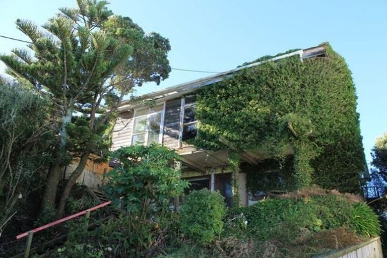 Photo of property in 174 Nevay Road, Karaka Bays, Wellington, 6022