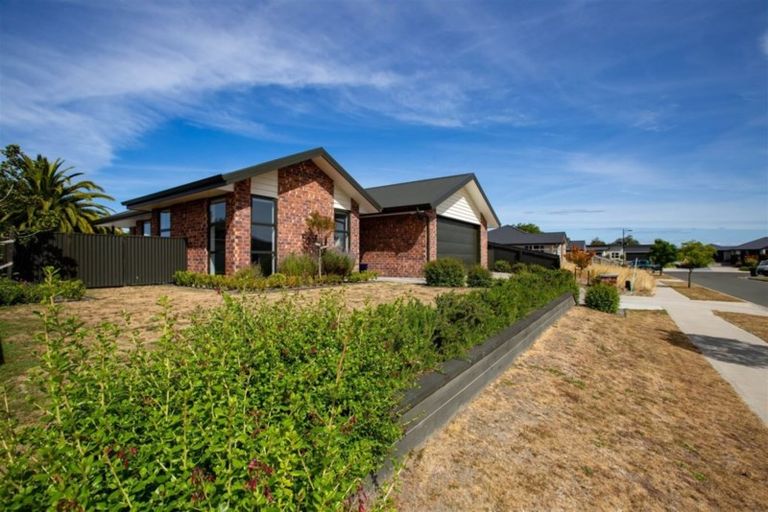 Photo of property in 13 Puketutu Grove, Motueka, 7120