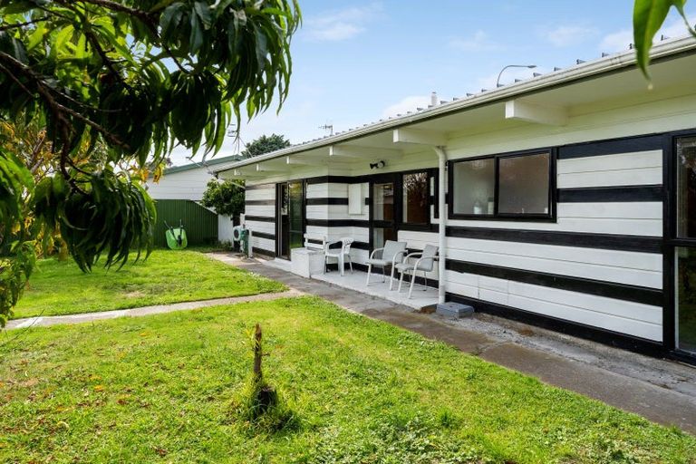 Photo of property in 55 Arawhata Road, Paraparaumu, 5032