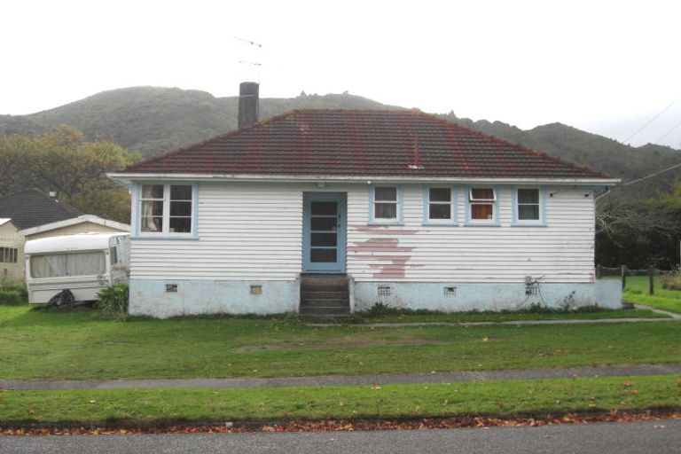 Photo of property in 2 Reuben Grove, Naenae, Lower Hutt, 5011