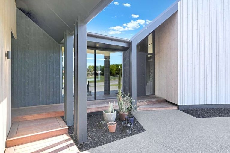 Photo of property in 82 Queens Avenue, Waikuku Beach, 7402
