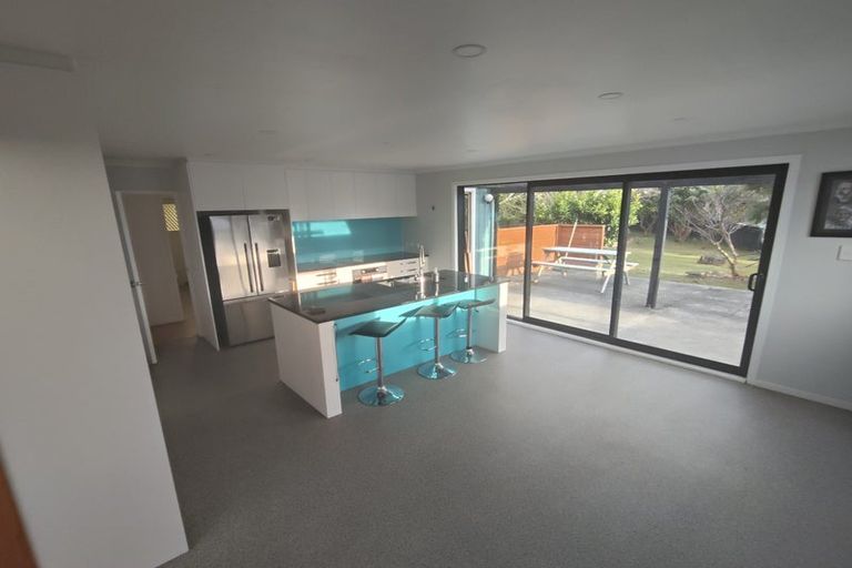 Photo of property in 3 Walton Road, Paraparaumu Beach, Paraparaumu, 5032