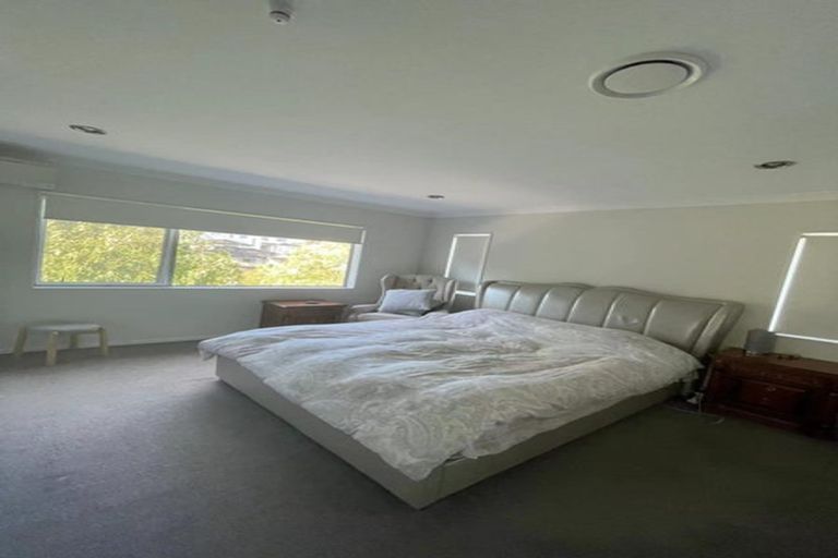 Photo of property in 30 Namsan Close, Fairview Heights, Auckland, 0632