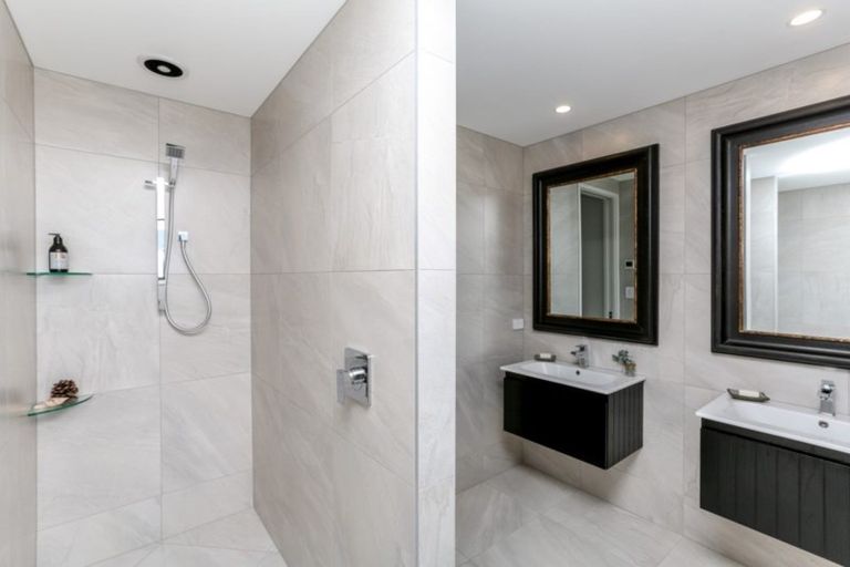 Photo of property in 1 Tupare Place, Highlands Park, New Plymouth, 4312