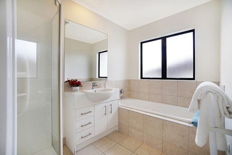 Photo of property in 20 Speyside Crescent, Flat Bush, Auckland, 2016