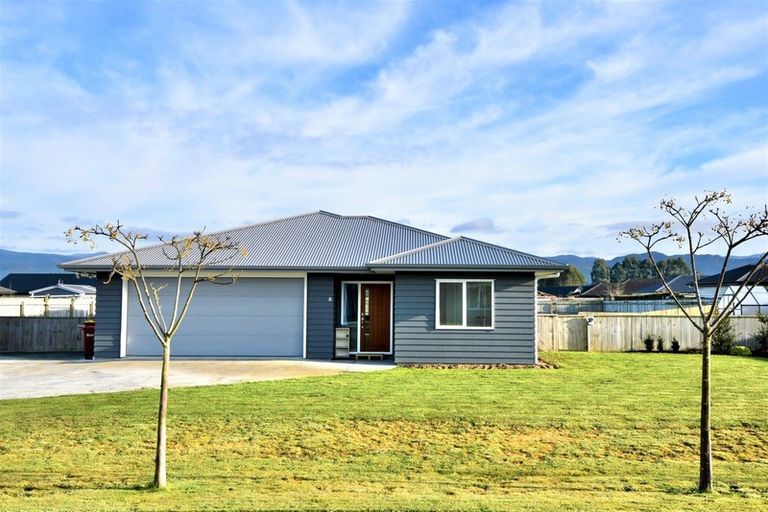 Photo of property in 8 Hartley Avenue, Carterton, 5713