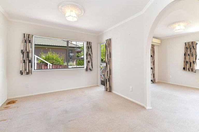 Photo of property in 2/71 Browns Bay Road, Browns Bay, Auckland, 0630