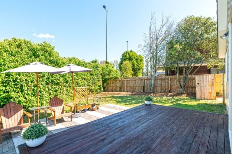 Photo of property in 2/2 Becroft Drive, Forrest Hill, Auckland, 0620