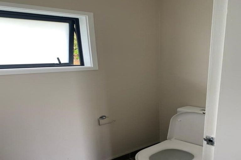 Photo of property in 8a Chetwode Grove, Newlands, Wellington, 6037