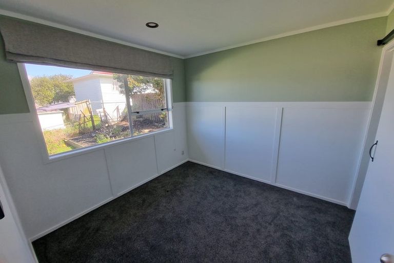 Photo of property in 2/13 Talavera Place, Te Atatu South, Auckland, 0602