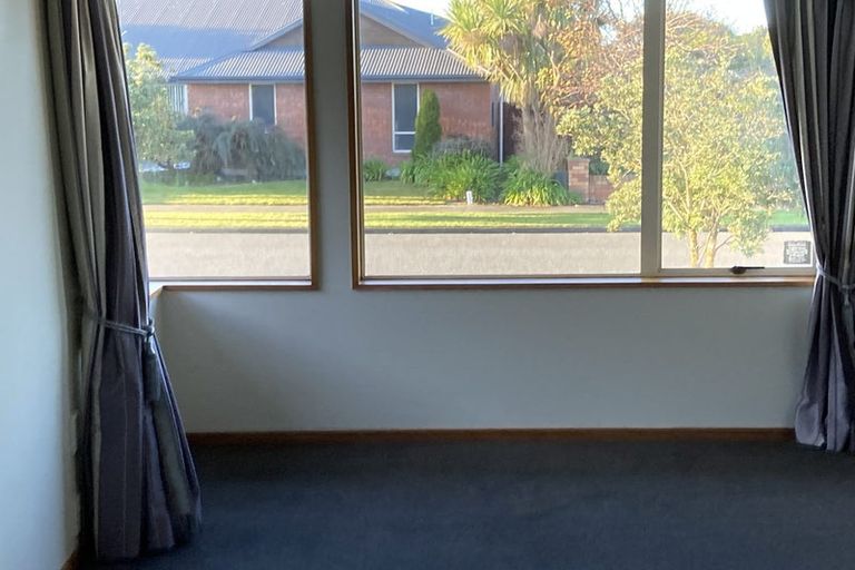 Photo of property in 19 Orlando Crescent, Waimairi Beach, Christchurch, 8083