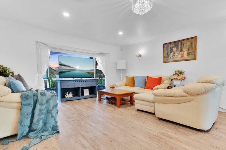 Photo of property in 21 Lothian Brae, Wattle Downs, Auckland, 2103