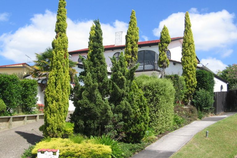 Photo of property in 42 Wyoming Avenue, Murrays Bay, Auckland, 0630