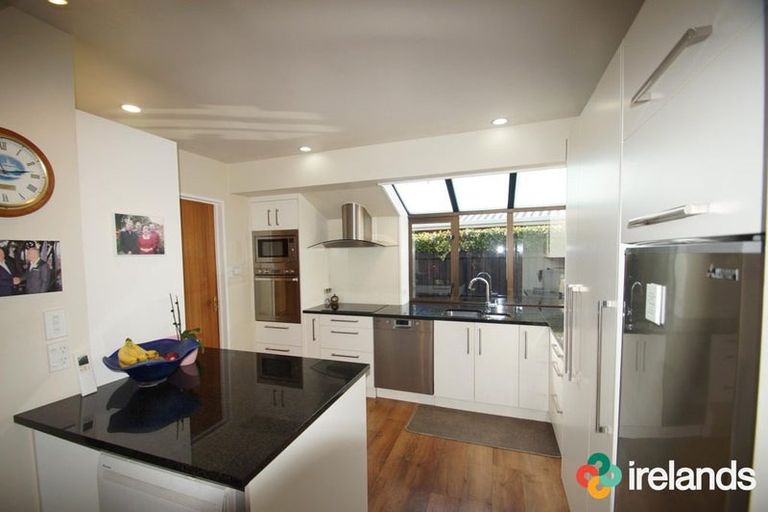 Photo of property in 2/8 Ilam Park Place, Ilam, Christchurch, 8041