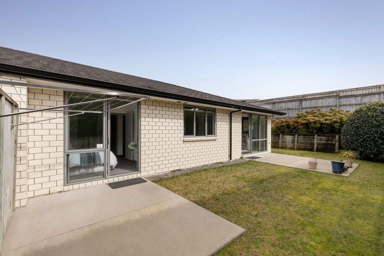 Photo of property in Waterview Estate, 2/4 Greystone Place, Omokoroa, 3114