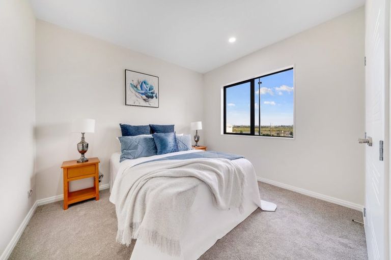 Photo of property in 8 Evergreen Parade, Rosehill, Papakura, 2113