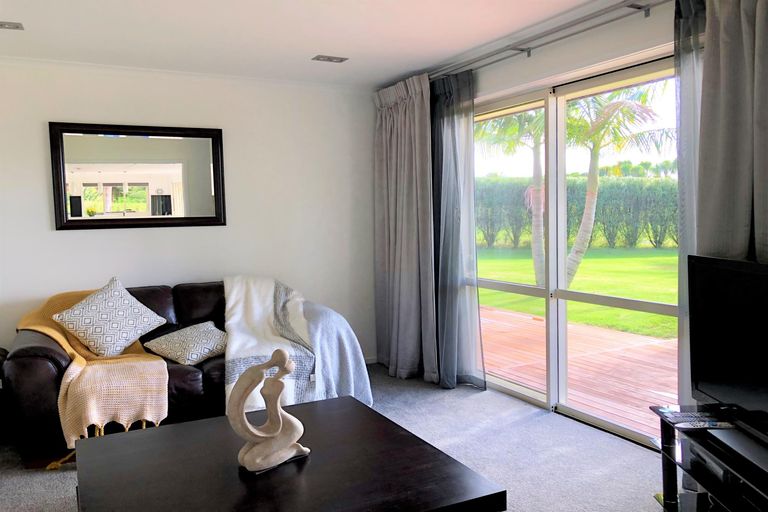 Photo of property in 16 Kotare Heights, Kerikeri, 0230