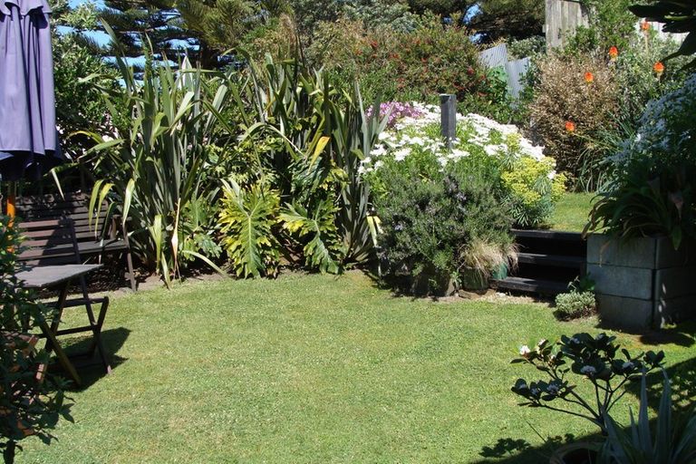 Photo of property in 65 Moana Street, Otaki Beach, Otaki, 5512