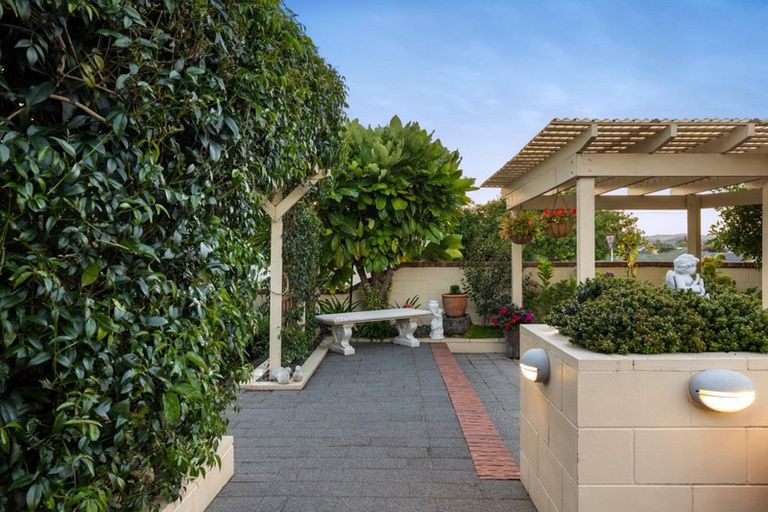 Photo of property in 22 Manor Park Drive, Pyes Pa, Tauranga, 3112