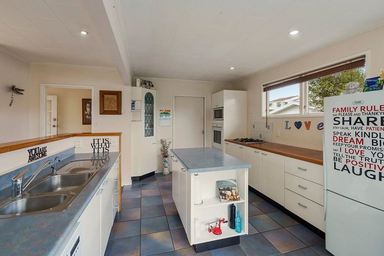 Photo of property in 14 Walton Road, Paraparaumu Beach, Paraparaumu, 5032