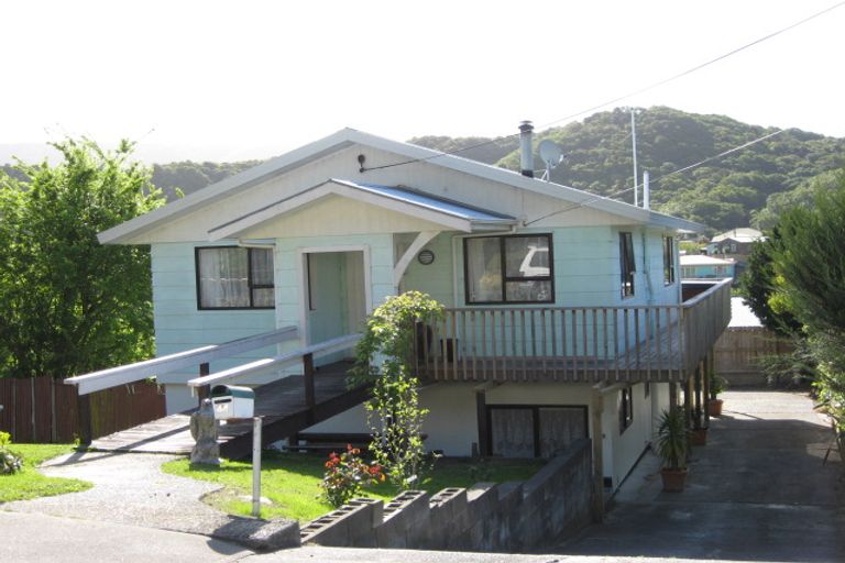 Photo of property in 44 Milton Terrace, Picton, 7220