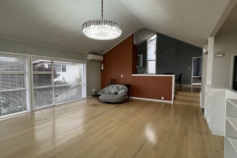 Photo of property in 14 Mcfetridge Place, Hillcrest, Auckland, 0627