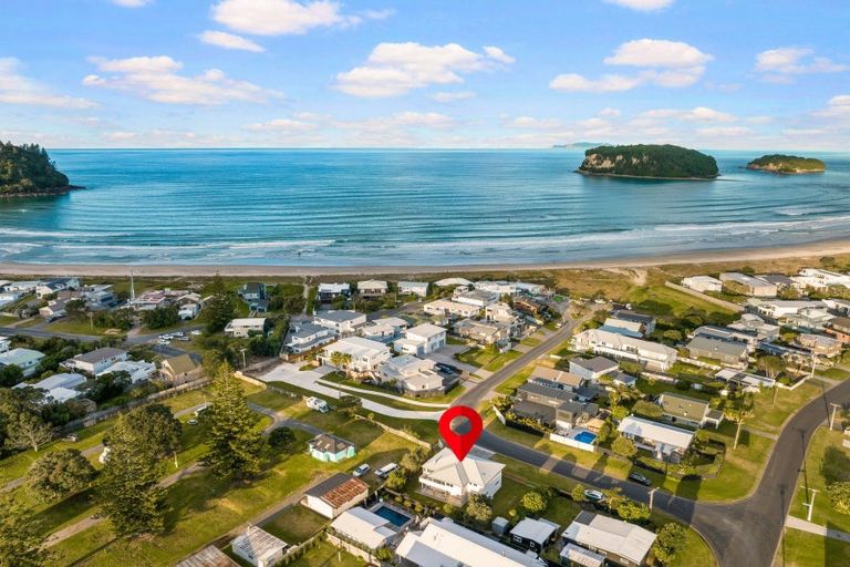 Photo of property in 102 Saint Patricks Row, Whangamata, 3620