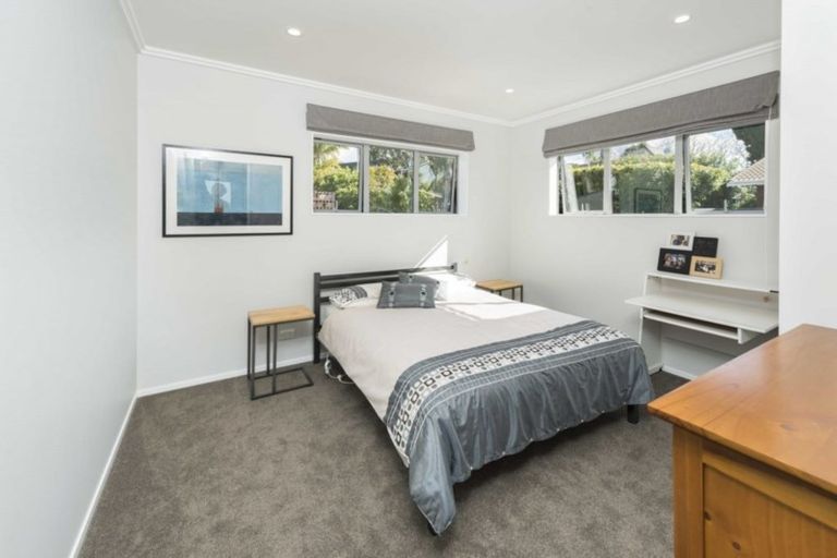 Photo of property in 3a Rossmore Terrace, Murrays Bay, Auckland, 0630