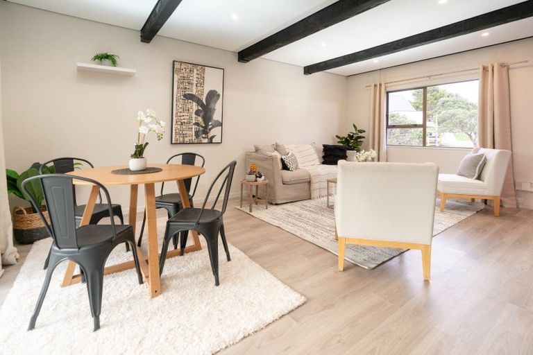 Photo of property in 138 Akaroa Drive, Maupuia, Wellington, 6022