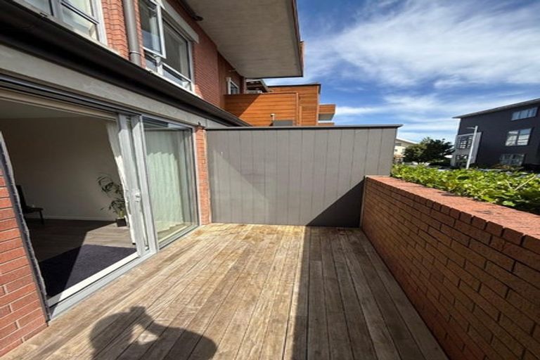 Photo of property in 5/160c Hobsonville Point Road, Hobsonville, Auckland, 0616